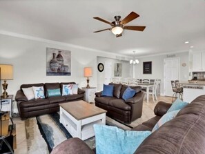 Villa, 5 Bedrooms | Living area