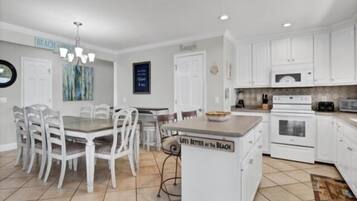 Villa, 5 Bedrooms | Private kitchen | Fridge, oven, coffee/tea maker