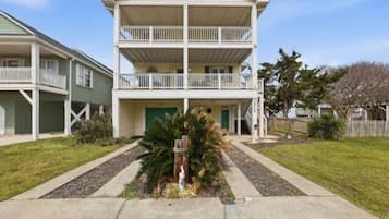 Villa, 5 Bedrooms | Exterior