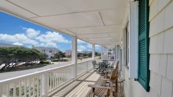 Villa, 5 Bedrooms | Terrace/patio