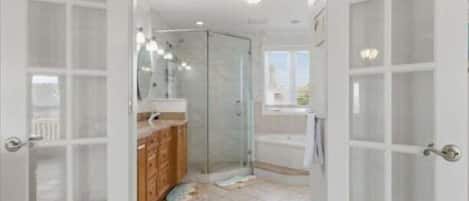Villa, 5 Bedrooms | Bathroom | Towels, shampoo