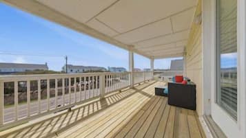 Villa, 5 Bedrooms | Terrace/patio