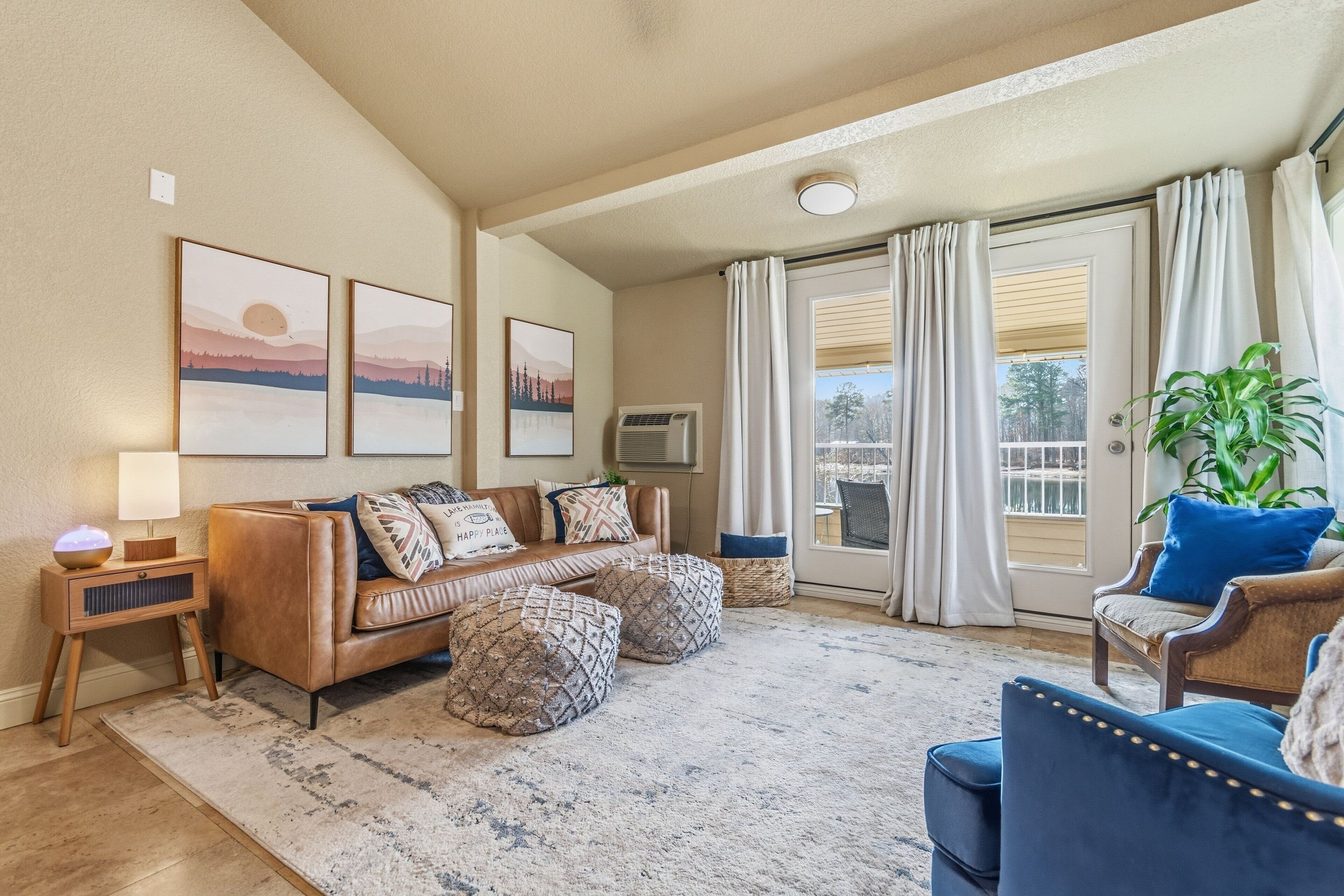 Condo, 2 Bedrooms | Living area