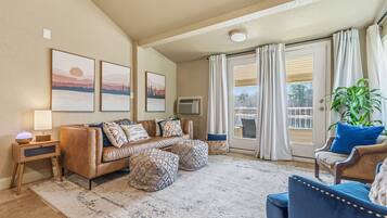 Condo, 2 Bedrooms | Living area