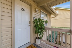 Condo, 2 Bedrooms | Exterior detail