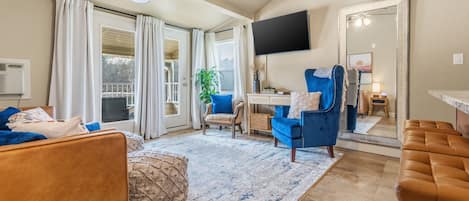 Condo, 2 quartos | Área de estar | Smart TV, serviços de streaming