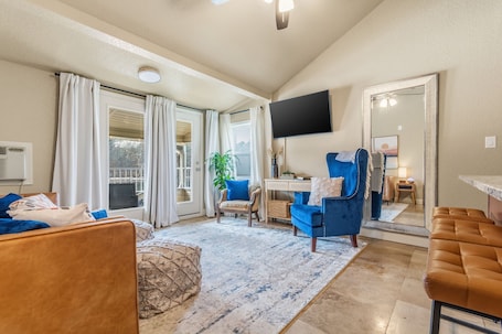 Smart TV, servicios de streaming. Clearwater Golden Escape On Lake Hamilton 2 Bedroom Condo