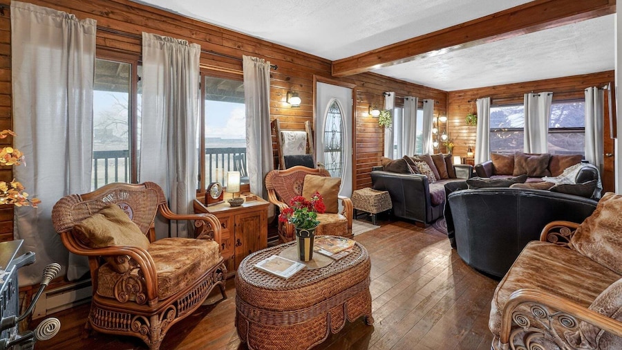 Rustic Shadows - Sioux Falls Escape, Firepit, Pet Friendly!