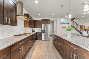 Refrigerador, horno, cafetera/tetera, tostadora