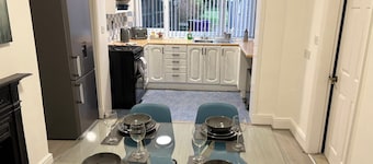 Cozee 2-bed nr New Cross Hospital