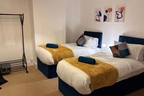 2 bedrooms, iron/ironing board, free WiFi, bed sheets - Cozee 2-bed nr New Cross Hospital (Wolverhampton)