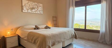 4 habitaciones, tabla de planchar con plancha y wifi gratis