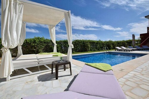 Villa la Perla Escondida with Pool & Sauna
