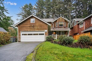 Exterior - Spruce Street Retreat - New Pet Friendly Listing! (Cannon Beach)