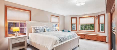 4 Schlafzimmer, Schreibtisch, Bügeleisen/Bügelbrett, kostenloses WLAN