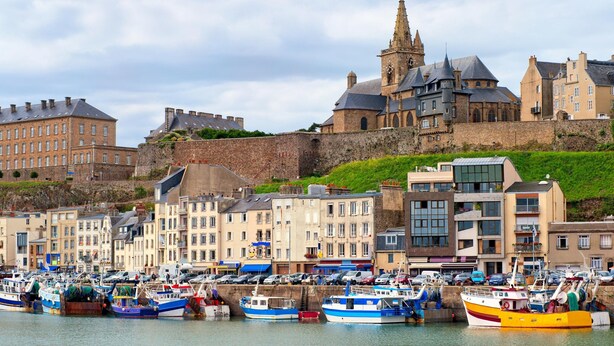A harbor with boats docked, a historic building with a tower, and a stone wall. - Spacious House for 4 People (Gouville-sur-Mer)