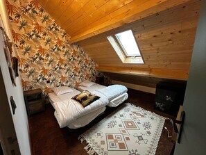 2 bedrooms, individually furnished - Spacious House for 4 People (Gouville-sur-Mer)