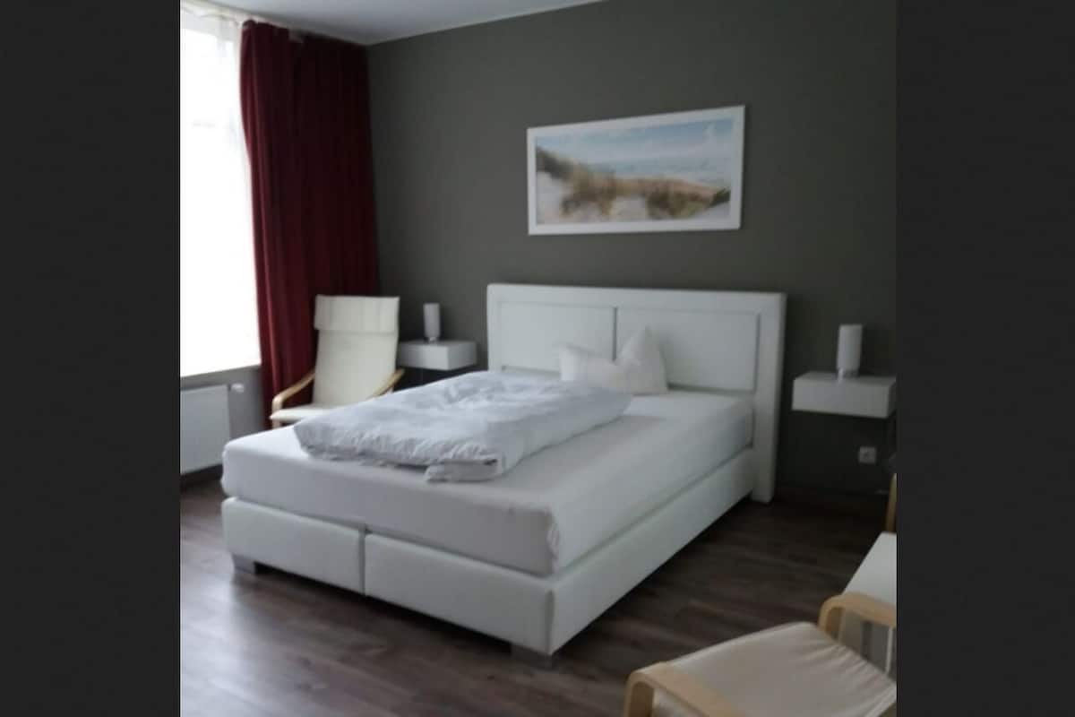 Dobbeltrom – basic | Skrivebord og wi-fi (inkludert)