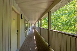 Property grounds - Shenandoah Villas at Killy Court (Mc Gaheysville)