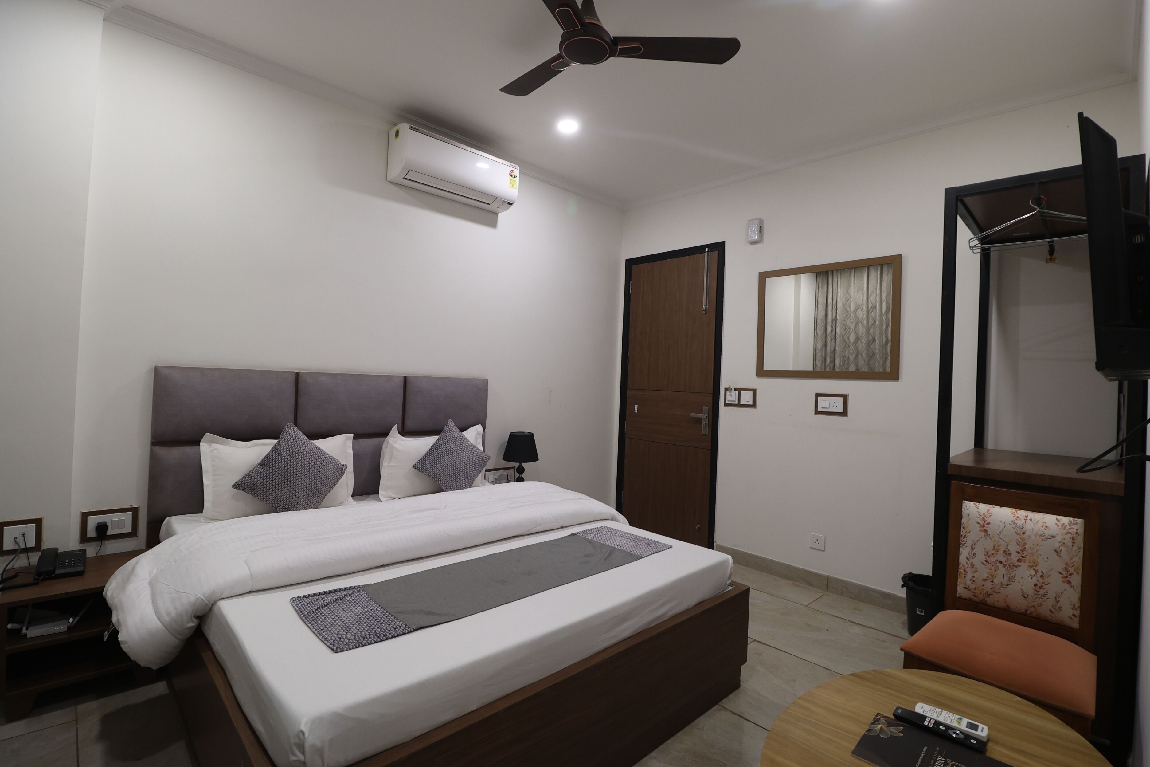 Standard Room | Laptop workspace, free WiFi, bed sheets