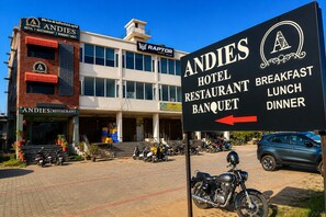 Front of property - Andies Hotel (Kharar)