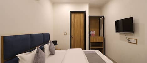 Laptopgeeigneter Arbeitsplatz, kostenloses WLAN, Bettwäsche