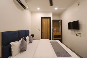 Espacio para trabajar con laptop, wifi gratis y ropa de cama 