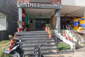 Exterior - Andies Hotel (Kharar)