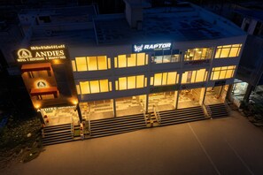 A hotel with a restaurant named 'Andies' on the ground floor, a sign for 'Raptor' on the upper level, and a staircase leading to the entrance. - Andies Hotel (Kharar)