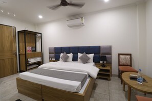 Premium Room, City View | Laptop workspace, free WiFi, bed sheets - Andies Hotel (Kharar)