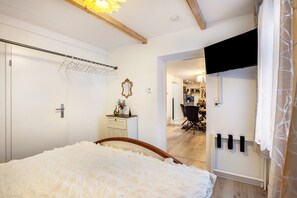 Iron/ironing board, WiFi, bed sheets