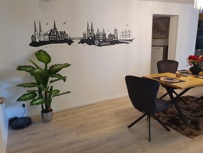 Dining - Apartment 'Hochwertige' with Wi-Fi (Lübeck)