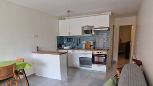 Interior - Banyuls-sur-Mer: Sea View Apartment, Terrace, Private Parking, 4 People (Banyuls-sur-Mer)