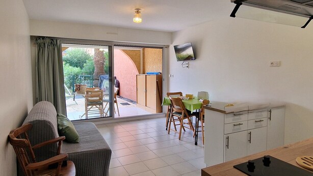 Living area - Banyuls-sur-Mer: Sea View Apartment, Terrace, Private Parking, 4 People (Banyuls-sur-Mer)