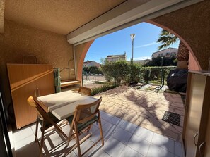 Outdoor dining - Banyuls-sur-Mer: Sea View Apartment, Terrace, Private Parking, 4 People (Banyuls-sur-Mer)