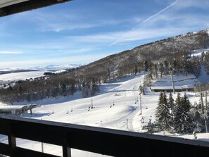 Balcony - Bright Apartment at Ski Slopes, Super Besse (Besse-et-Saint-Anastaise-Super Besse)