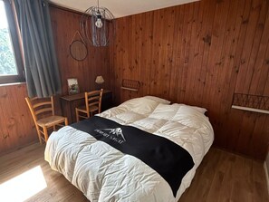 2 bedrooms, WiFi - Bright Apartment at Ski Slopes, Super Besse (Besse-et-Saint-Anastaise-Super Besse)