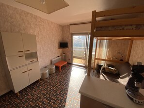 TV - Studio cabin for 4 near beach with parking (Argelès-sur-Mer)