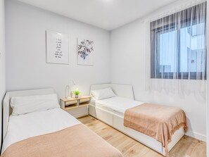 2 bedrooms, free WiFi, bed sheets - Charming Modern Apartment in Estepona (Estepona)
