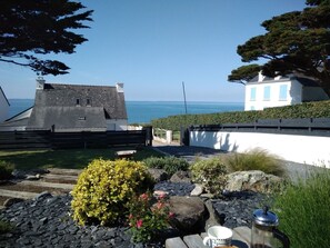 Property grounds - Contemporary house 10 ppl, steps from the beach, dogs allowed, St Gildas de Rhuys (Saint-Gildas-de-Rhuys)