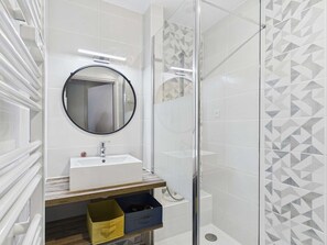 Bathroom - Grau d'Agde: 2-room apartment, pool, 4 people (Le Grau d'Agde)