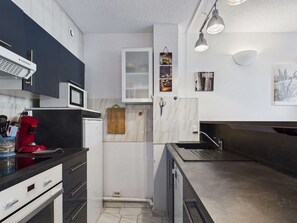 Fridge, microwave, oven, stovetop - Grau d'Agde: 2-room apartment, pool, 4 people (Le Grau d'Agde)