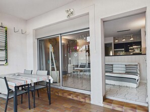 Outdoor dining - Grau d'Agde: 2-room apartment, pool, 4 people (Le Grau d'Agde)