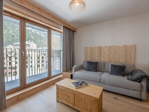 TV - Cozy apartment in Chamonix center with balcony (Chamonix-Mont-Blanc)