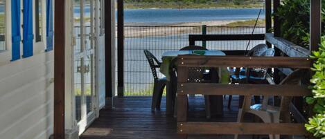 تناول الطعام بالخارج