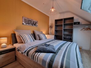 3 slaapkamers, een strijkplank/strijkijzer, wifi, beddengoed