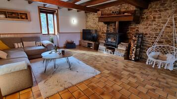 TV, fireplace, DVD player, stereo