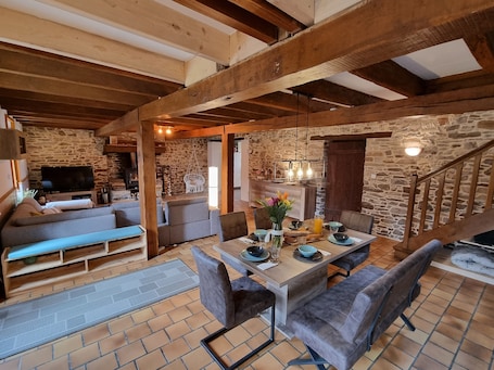 Interior. Gîte La Maison Neuve – Perfect for the Whole Family