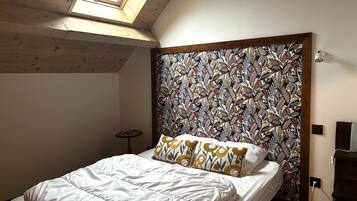 5 bedrooms, individually furnished