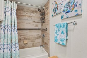 Hair dryer, towels - Breathtaking 1Bd/1Ba Newly Renovated! (Myrtle Beach)